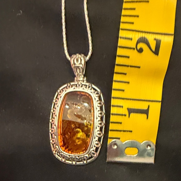 Elegant Silver and Amber Pendant Necklace - Picture 4 of 5